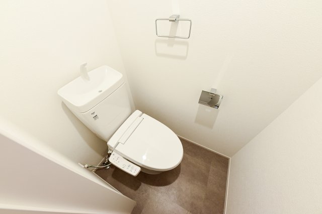 トイレ　※同タイプの別の部屋の写真です。