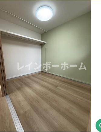 その他部屋・スペース　開放的な寝室です