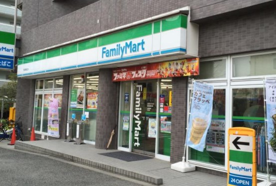 コンビニ　ファミリーマート 町田駅南口店（コンビニ）まで74m