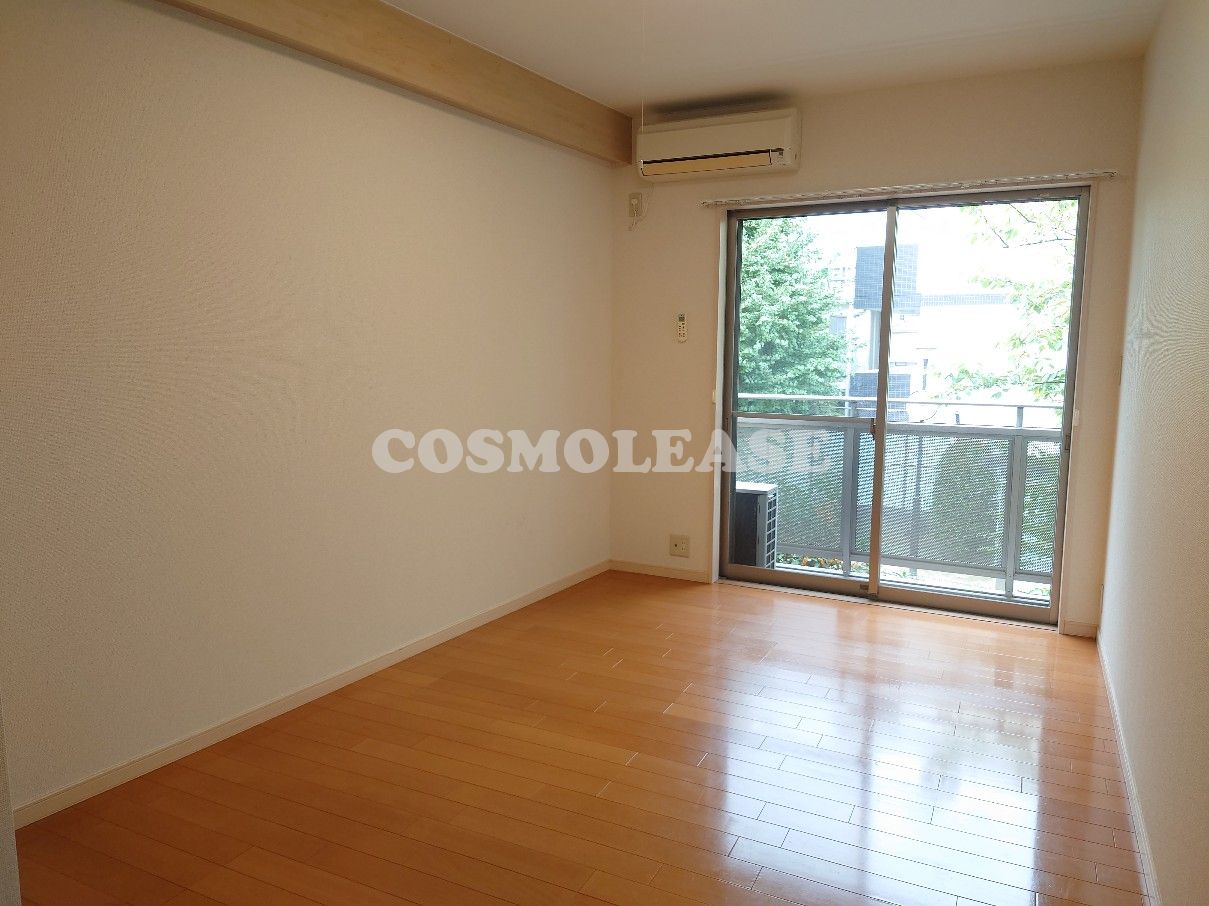 居室・リビング　2階建て2階　最上角部屋　建物隣接していないです