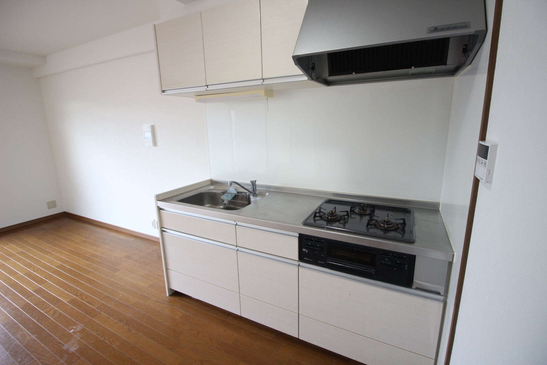 キッチン　ガス３口システムキッチン