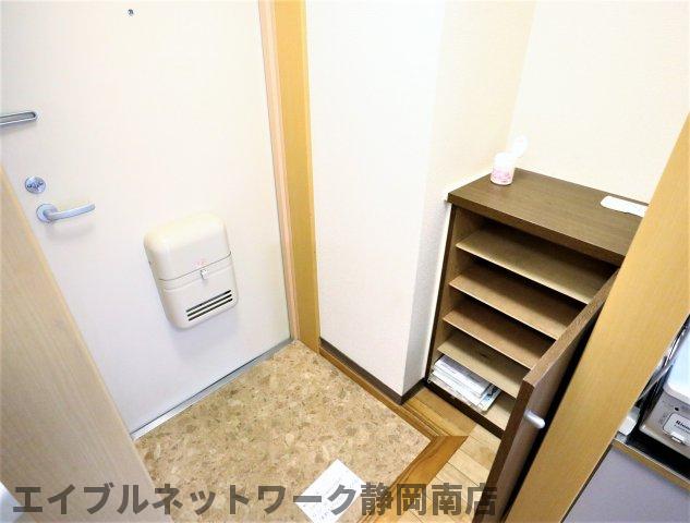 玄関　シューズボックス付きの玄関です
