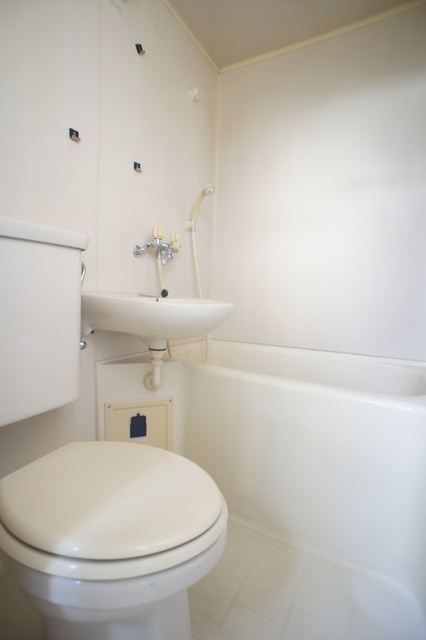 バス・シャワールーム　お掃除しやすい☆洗面台付き３点ユニットです☆