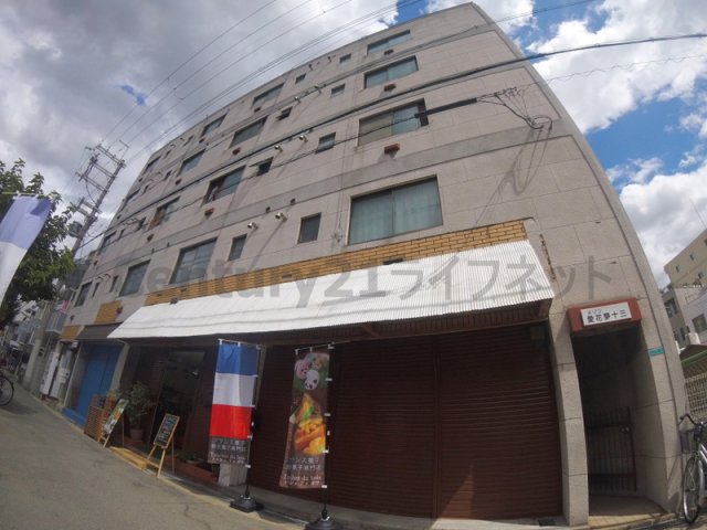 大阪市淀川区十三元今里のマンションの建物外観