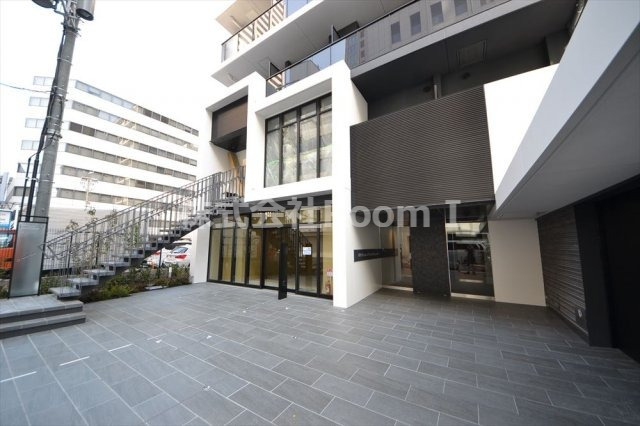 エントランス　落ち着いたエントランスです