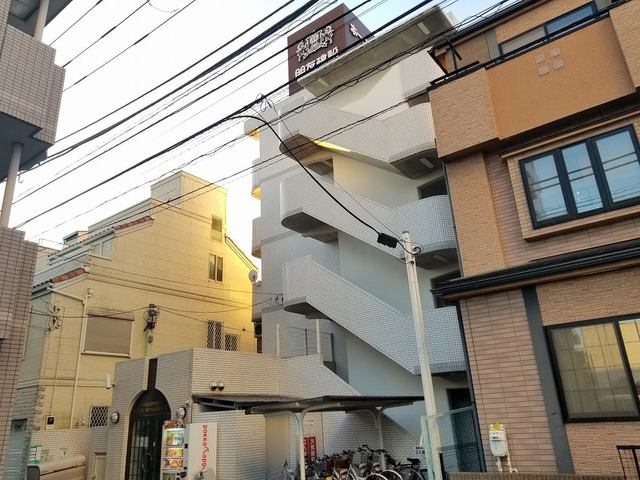 ホーユウコンフォルト神奈川新町の建物外観