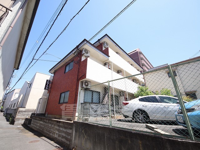 東大阪市南荘町のマンションの建物外観