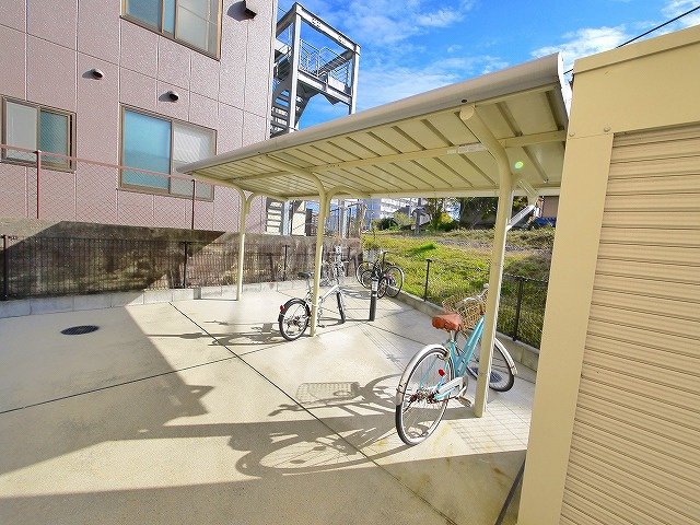 その他共有部分　屋根付き駐輪場です