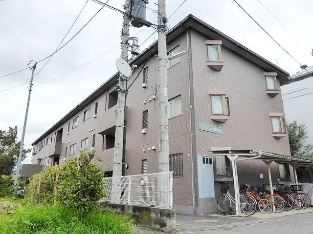 マンション霞野坂の建物外観