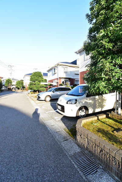 【ウィスタリアガーデン　７番館の駐車場】