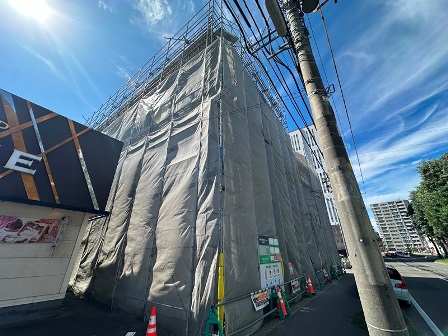 【札幌市白石区南郷通のマンションの建物外観】