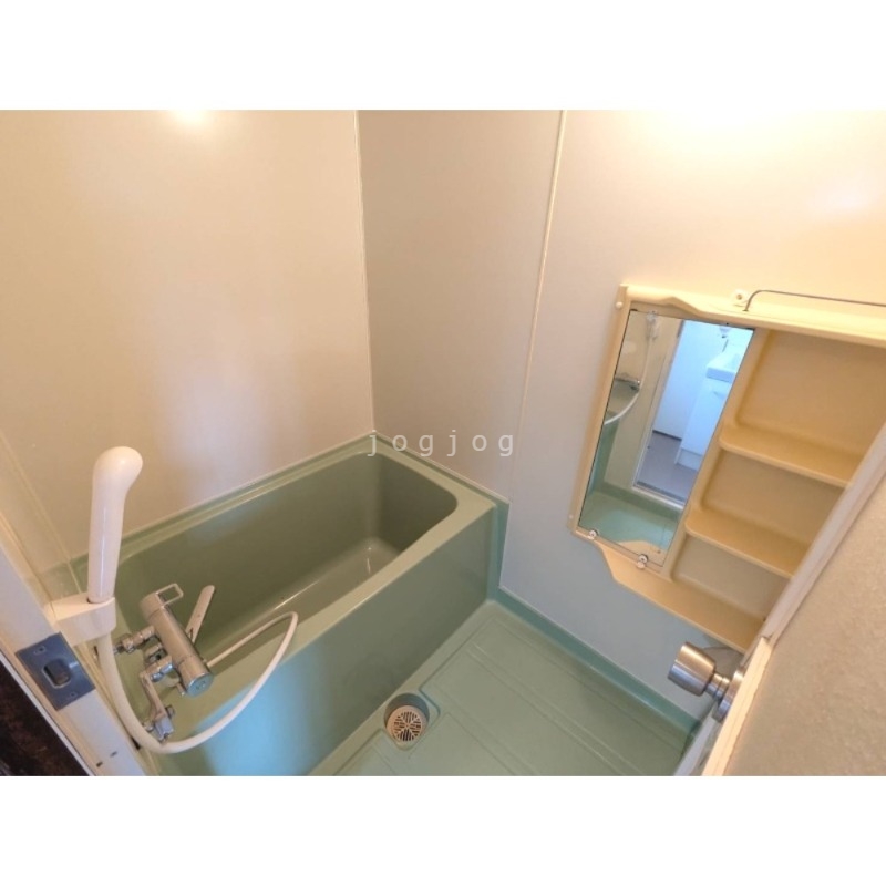 バス・シャワールーム　二階