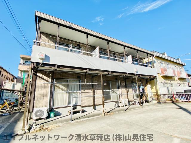 【静岡市葵区瀬名川のアパートの建物外観】