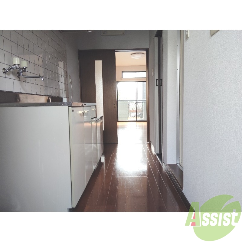 玄関　玄関からは一直線でお部屋で駆け抜けたくなりますね。。