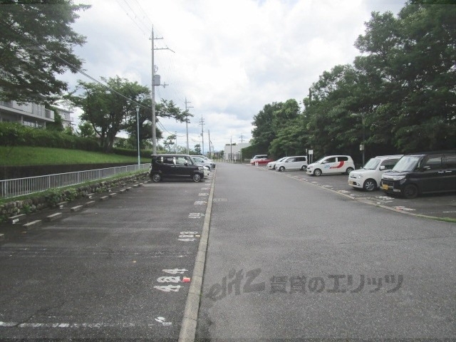 【びわ湖美空団地２４号棟の駐車場】