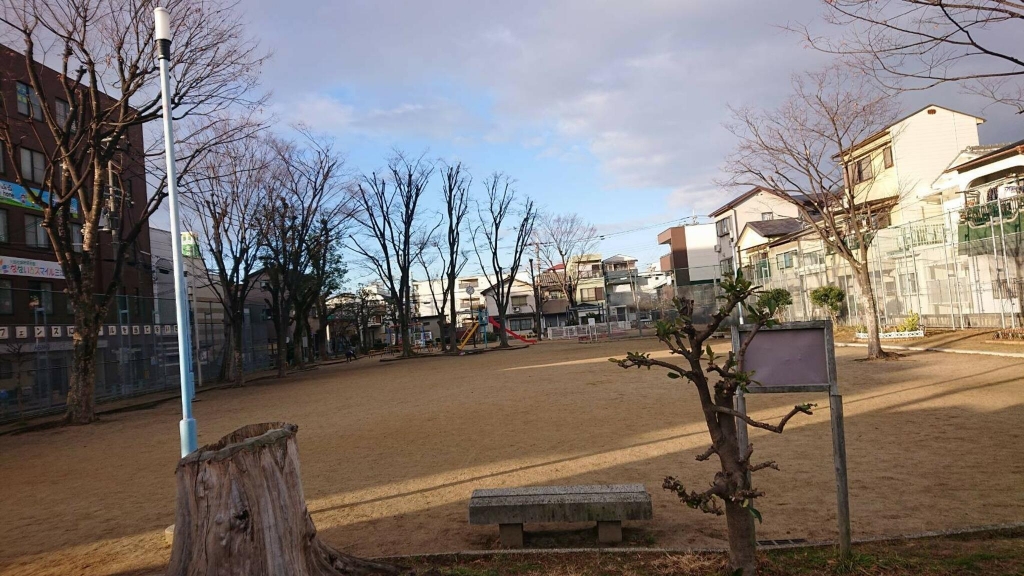 【大阪市淀川区三津屋北のマンションの公園】