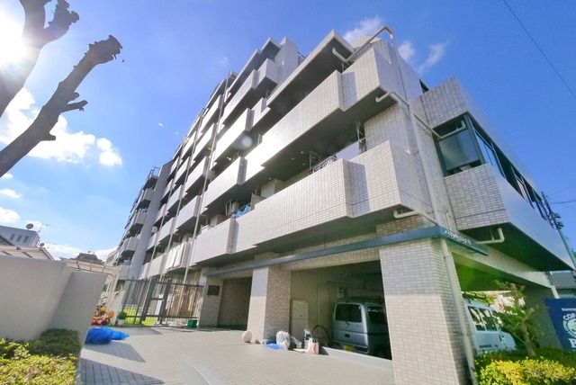 さいたま市桜区南元宿のマンションの建物外観