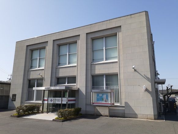 【岡山市北区楢津のアパートの銀行】