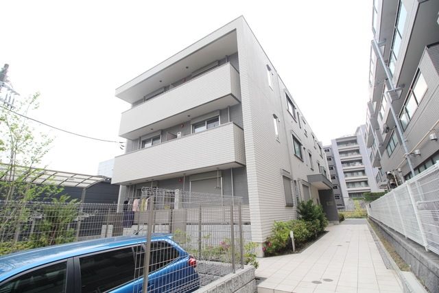 横浜市青葉区あざみ野南のマンションの建物外観