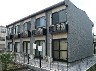 坂戸市芦山町のアパートの建物外観