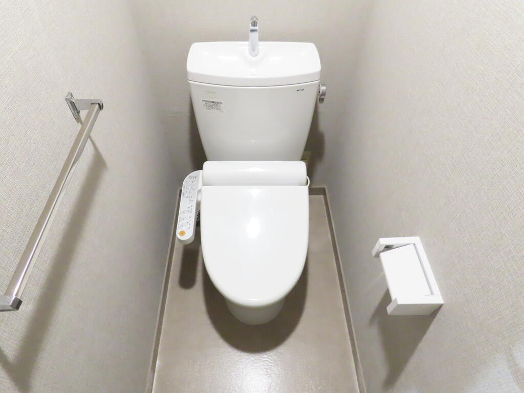 トイレ　温水洗浄便座