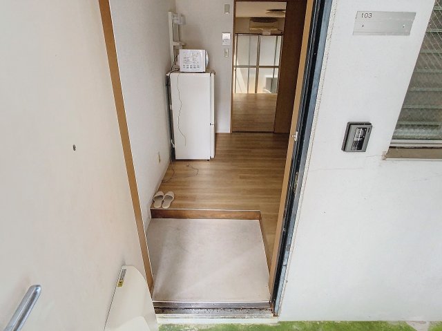 玄関　2024年7月撮影※現況を優先致します。