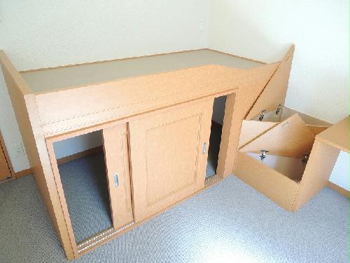 収納　ベットの下も収納できます