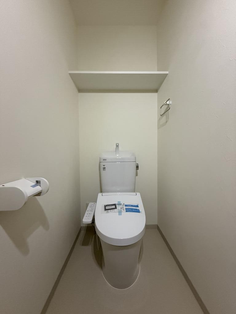 トイレ　工事完了前の内装状況を撮影した写真です。