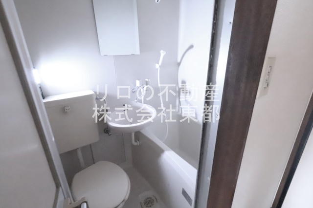 バス・シャワールーム　お掃除がしやすい３点ユニットバスです☆