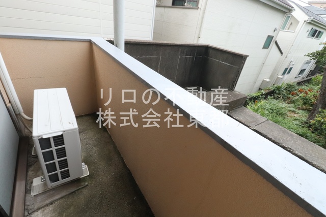 バルコニー　バルコニーがあるので洗濯物を太陽の下で干すことができます♪