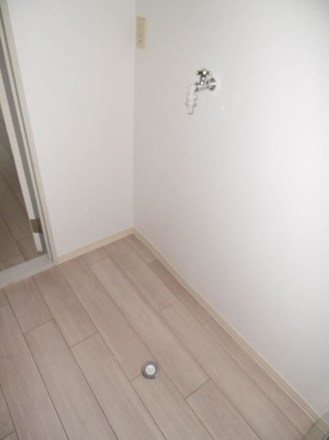 その他設備　室内洗濯機置き場で冬場の洗濯もらくらくです。