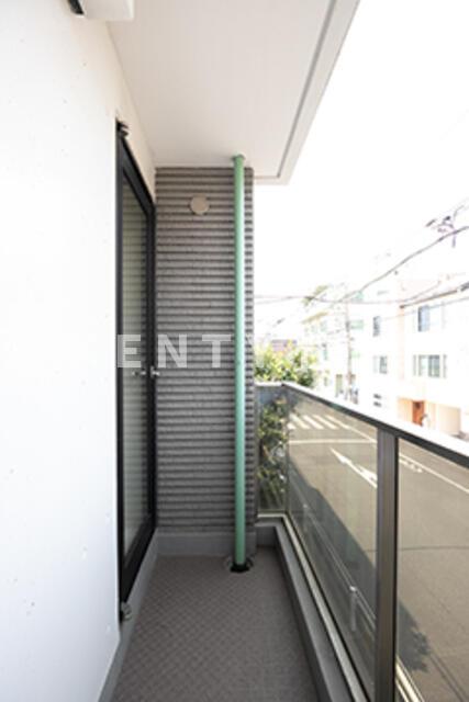 バルコニー　暖かな日差しのふりそそぐバルコニー