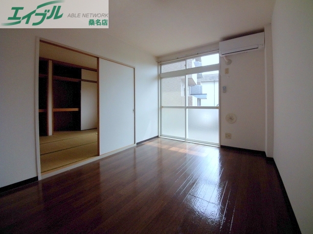 居室・リビング　同型参考写真