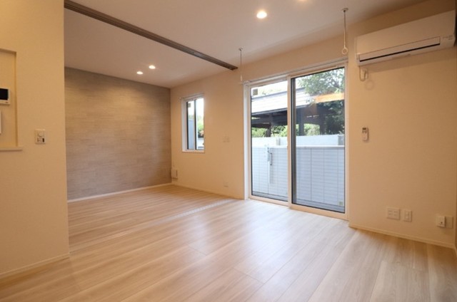 居室・リビング　同仕様参考写真