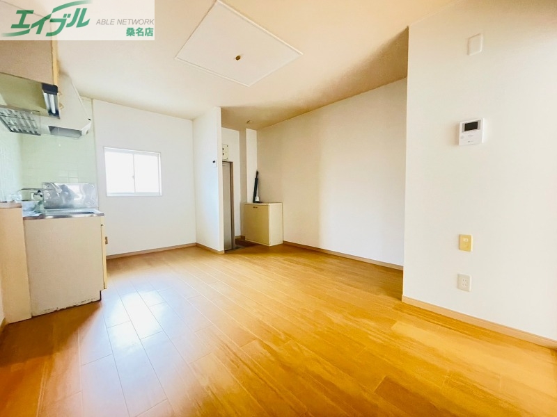 居室・リビング　同物件別部屋の写真