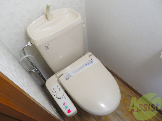 トイレ　トイレはこちらウォシュレット付きになりますよー