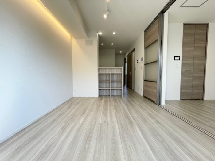 居室・リビング　※別号室の写真です。