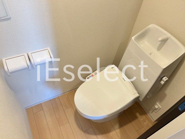 トイレ　温水洗浄便座付きのトイレです