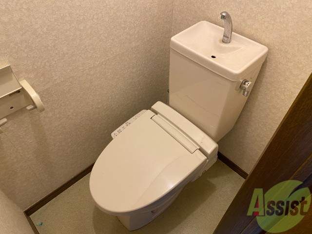 トイレ　トイレはこちらです。十分な広さがございますね
