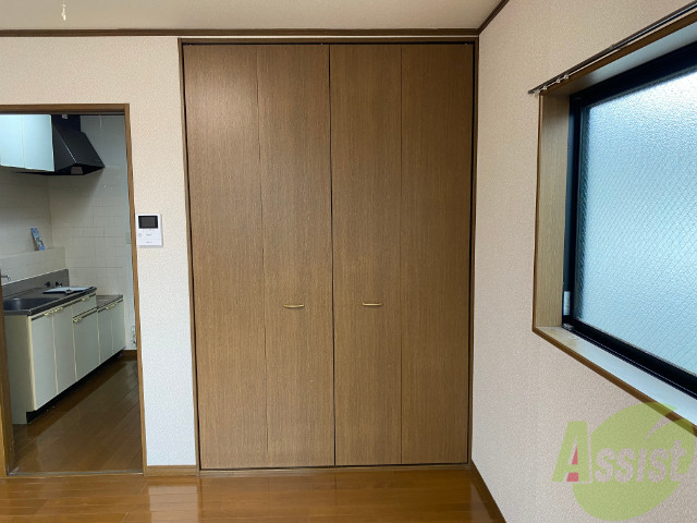 収納　収納はこちらです。高さも十分ございますね。