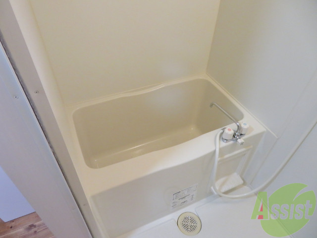 バス・シャワールーム　バスルームも広くリラックスできそうですね。