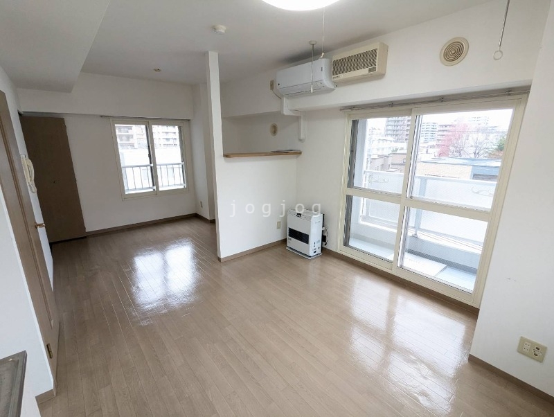 居室・リビング　キッチン側から