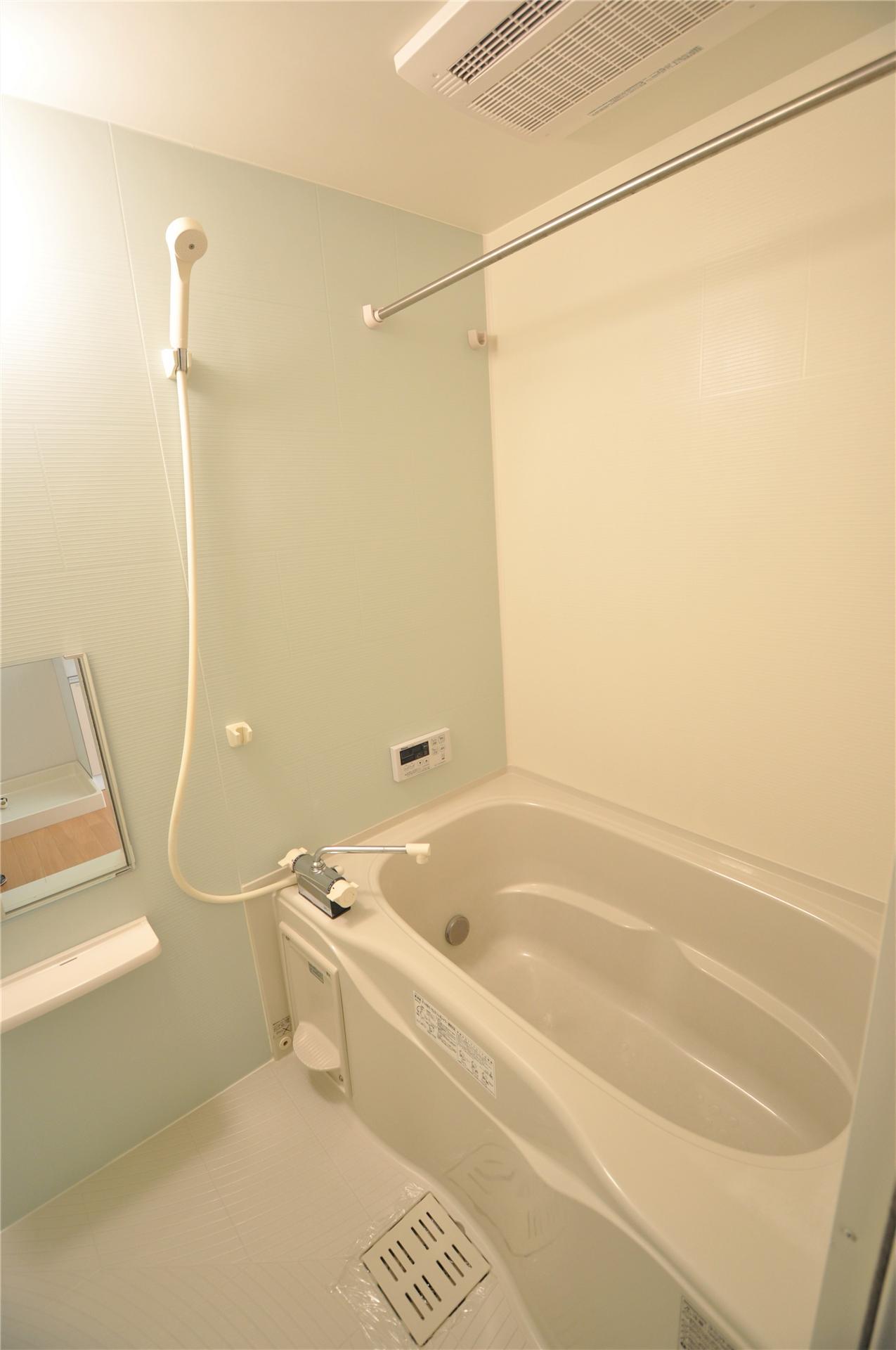 バス・シャワールーム　追い焚き付きのお風呂