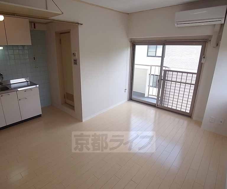 居室・リビング　フローリング綺麗です