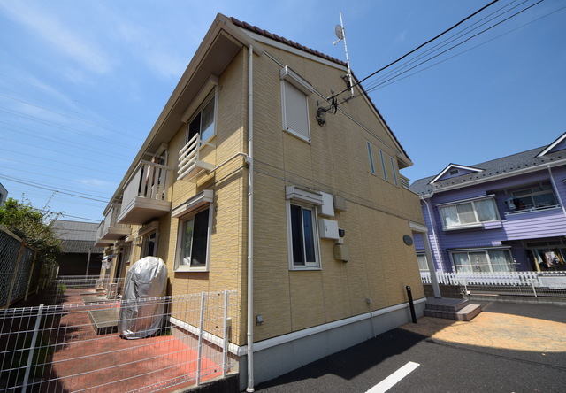 建物外観　～青い空っ、白い雲っ～