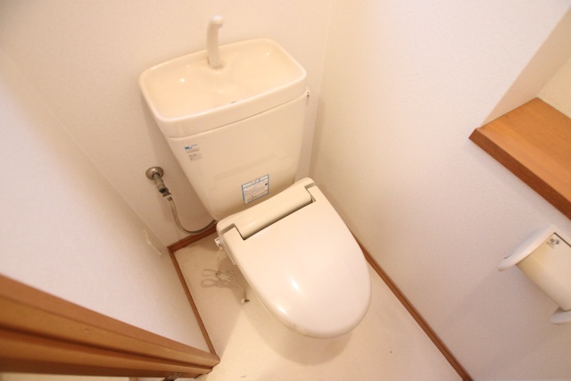 トイレ　※別室の参考写真の為、現況優先です。