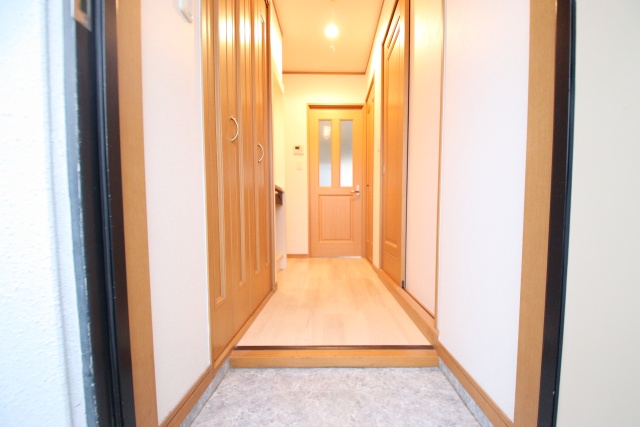 玄関　※別室の参考写真の為、現況優先です。