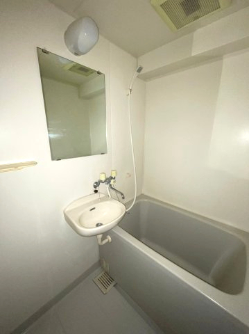 バス・シャワールーム　※別部屋参考画像です。