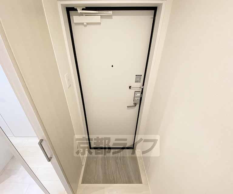 玄関　玄関収納あります。