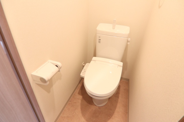 トイレ　※別室の参考写真の為、現況優先です。